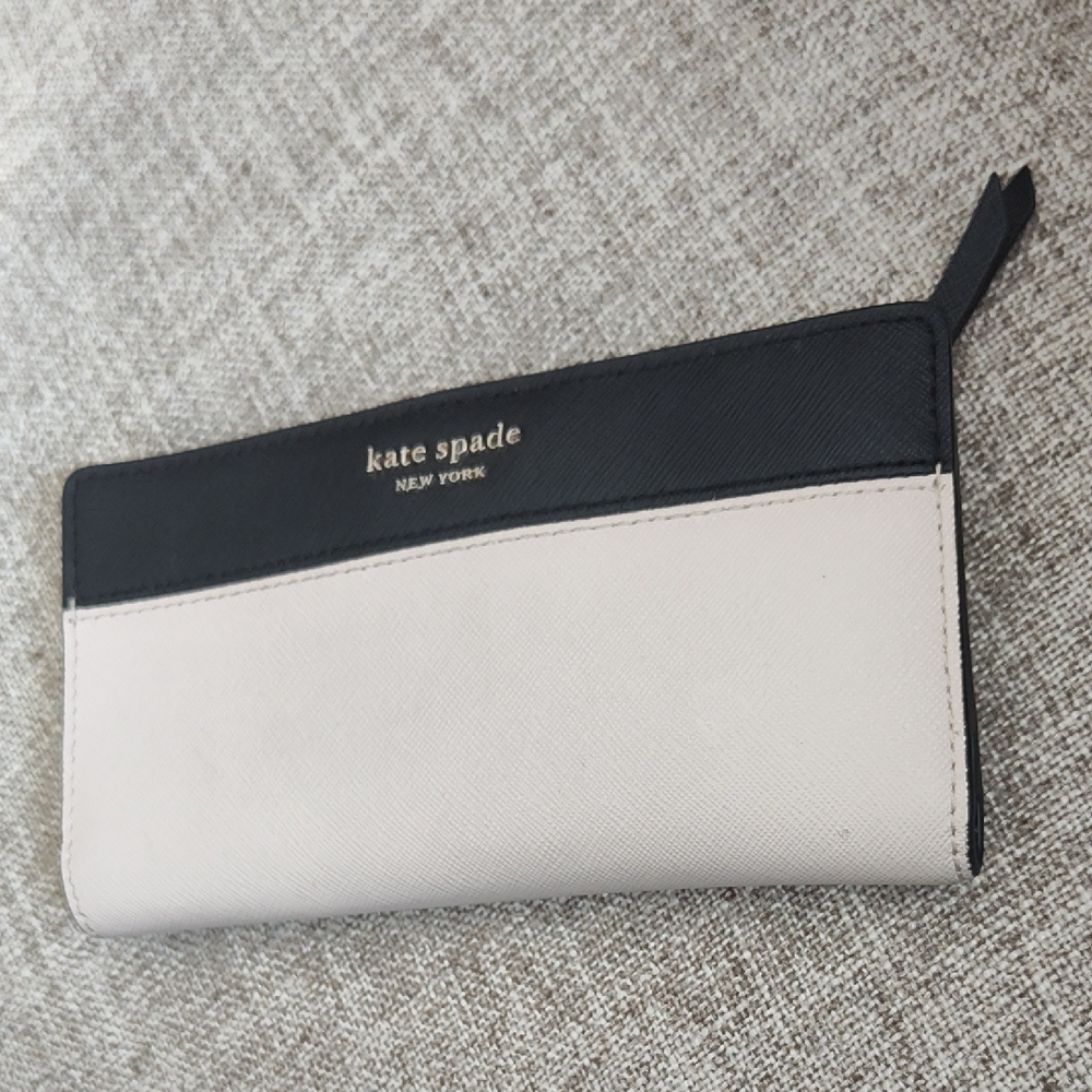 Kate Spade Black and Tan Saffiano Leather Bifold  Snap Closure Wallet - Picture 2 of 11